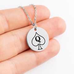 Collier avec Pendentif Queen of Spades – L'Affirmation d'une Identité Audacieuse